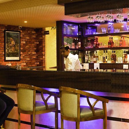 Hotel Kings Regency Drang Esterno foto