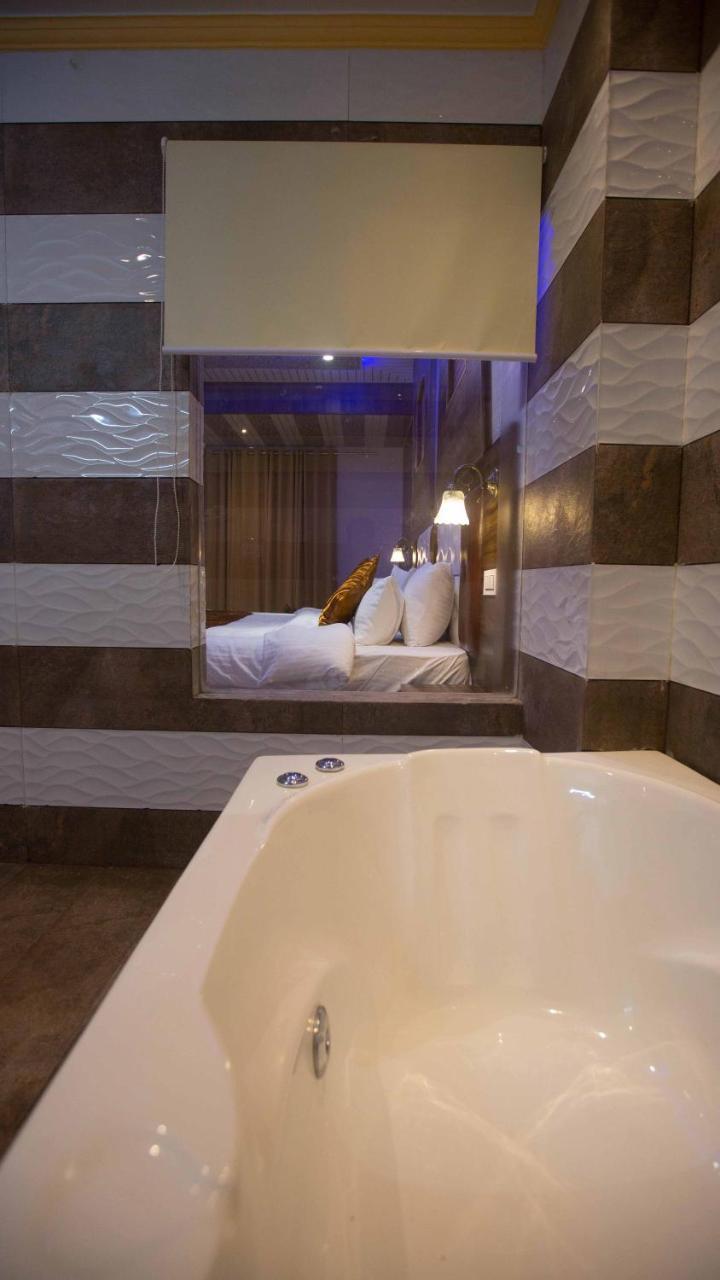 Hotel Kings Regency Drang Esterno foto