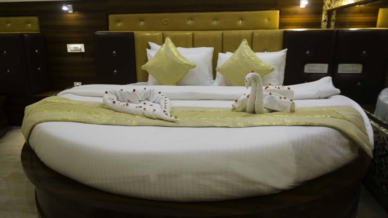 Hotel Kings Regency Drang Esterno foto
