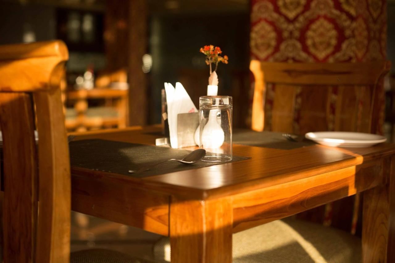 Hotel Kings Regency Drang Esterno foto