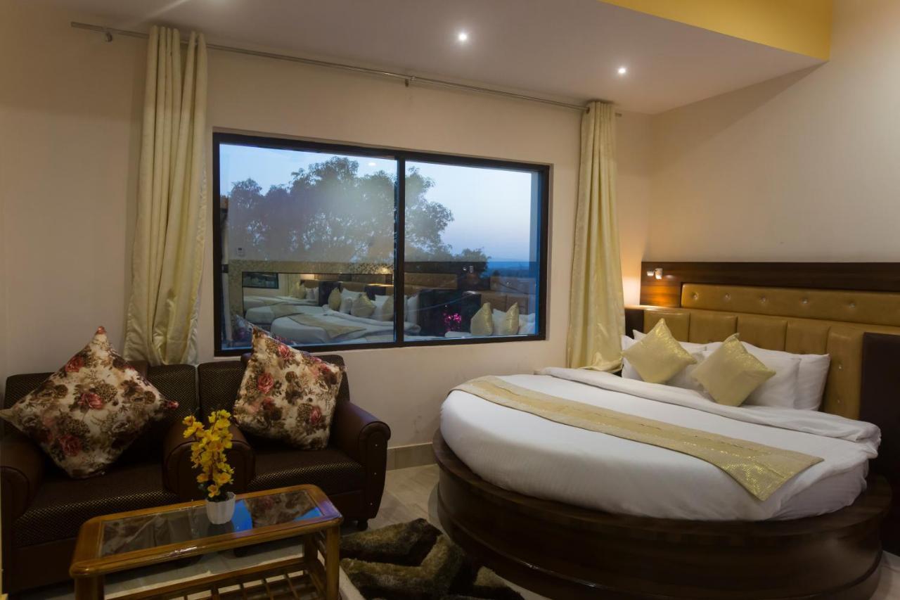 Hotel Kings Regency Drang Esterno foto