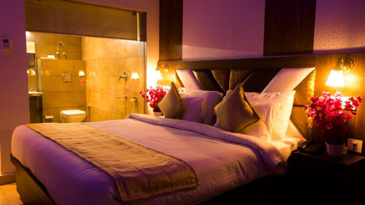 Hotel Kings Regency Drang Esterno foto