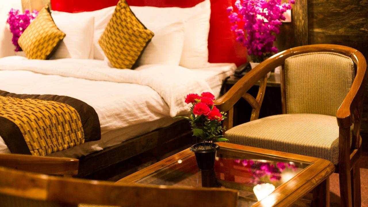 Hotel Kings Regency Drang Esterno foto