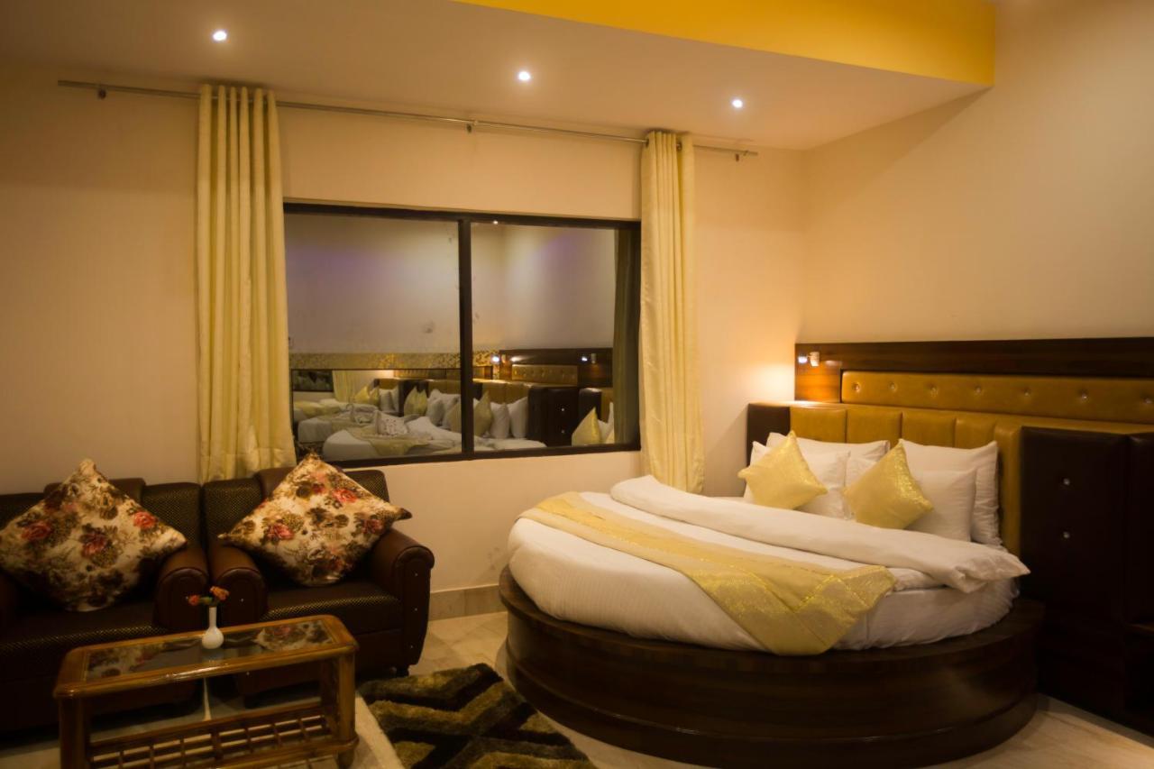 Hotel Kings Regency Drang Esterno foto